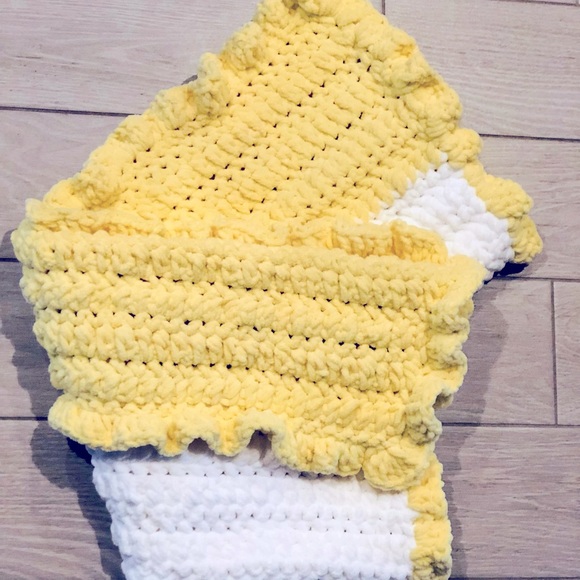 Very Soft!! Handmade crochet yellow and white baby blanket